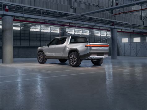 2020 Rivian R1t Is An Electric Powered Super Truck With Range Car In