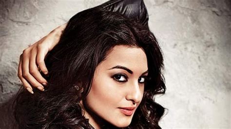 I Will Never Join Politics Says Sonakshi Sinha