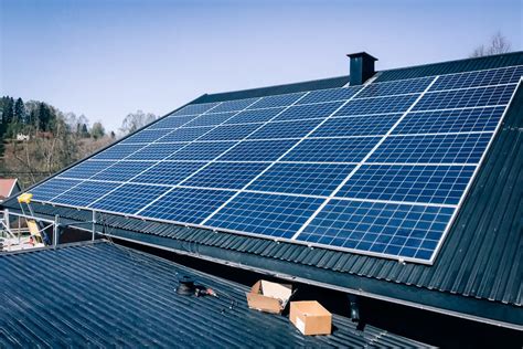 Solceller på taket: - Går sport i å bruke minst mulig strøm | Onn:time