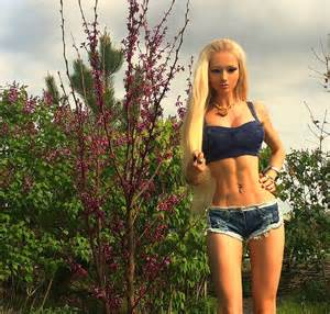 La Barbie Humana Valeria Lukyanova Presume Su Cuerpo En Una Sesión De