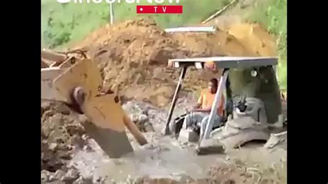 Excavator Heavy Equipment Can Still Work Even Submerged In Mud Youtube