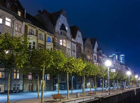 Beginnen sie doch mit dem besuch des wunderbaren altstadtviertels, das sich entlang des ostufers am rhein erstreckt. Holiday Inn Düsseldorf-Neuss | Freizeiterlebnisse ...