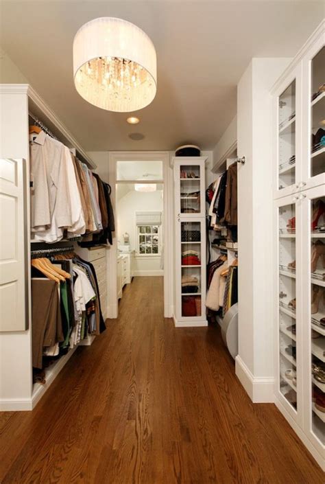 25 Interesting Design Ideas And Advantages Of Walk In Closets