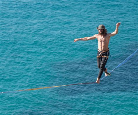 Highlining The Most Extreme Kind Of Slackline Lived In The Heights
