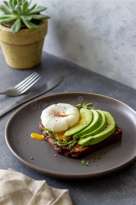 Sandwich With Avocado And Poached Egg Healthy Eating Vegetarian Food