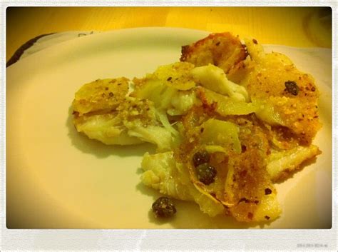 Posizionare il pesce al centro del foglio di carta forno. Il Cigno di Feltro: Merluzzo al forno con patate e cipolle