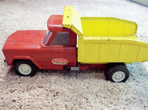Vintage Tonka Metal Dump Truck Toy Red Cab Yellow Working Dumpbody