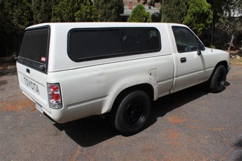 1989 Toyota 4x2 Pickup 22re 5 Speed Camper Shell Low Milage
