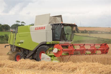 Claas Lexion 650 Combine Harvester Cutting Winter Barley Flickr
