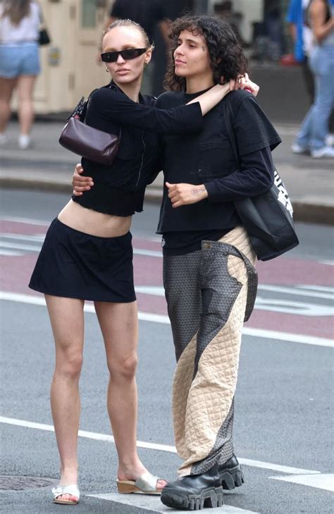 Lily Rose Depp’s Extreme Pda With Girlfriend 070 Shake Photos Daily Telegraph