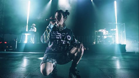 Concert Review Billie Eilish Mesmerizes New York Audience Variety