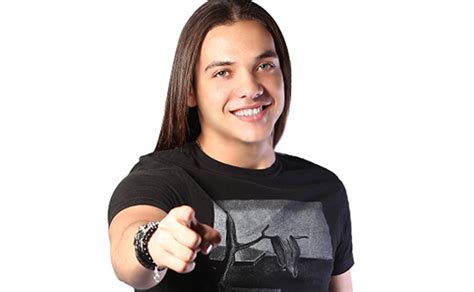 He began singing at the age of fifteen, and began his professional career by joining a family band, which later released its first album. Wesley Safadão aparece com corte de cabelo novo| Tribuna ...