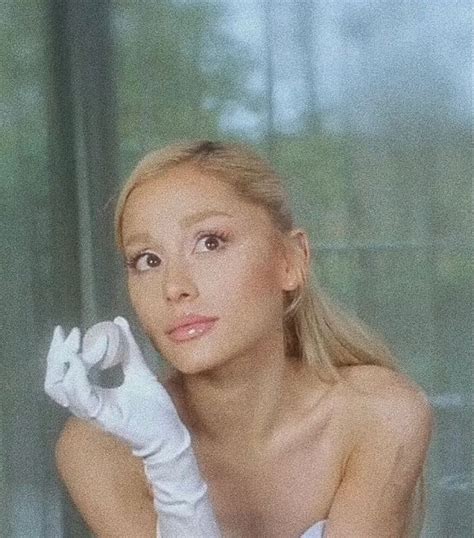 Ariana Grande In A New Video With The Rem Beauty Products Ariana Grande Photos Ariana Grande