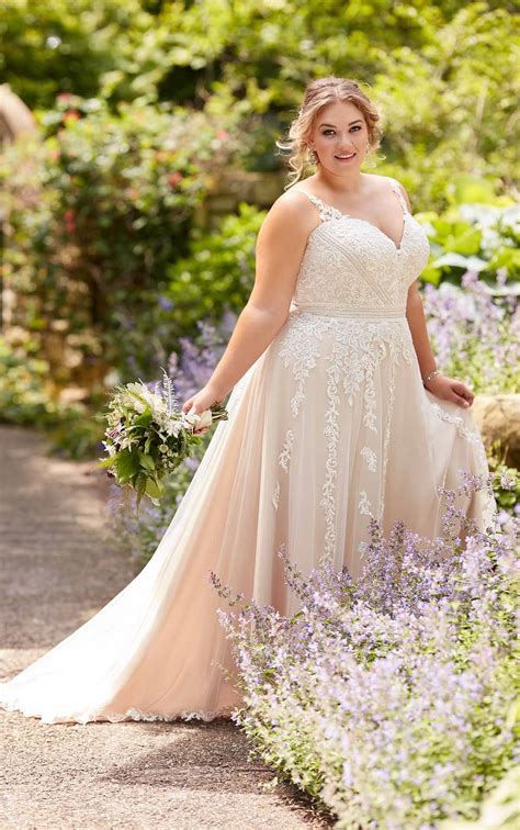Find plus size wedding dresses to fit you perfect? Plus Size Beach A-Line Wedding Dress with Floral Lace