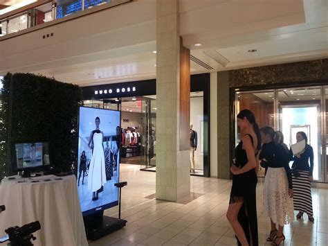 Fashionable Technology: FXMirror Brings Its Virtual Fitting Room to