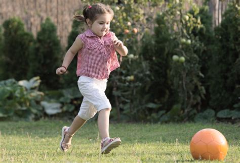 6 Juegos Con Balón Para Mejorar La Psicomotricidad De Los Niños