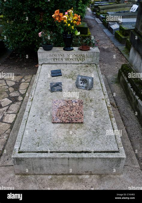 Grave Of Simone Signoret And Yves Montand Pere Lachaise Cemetery Paris