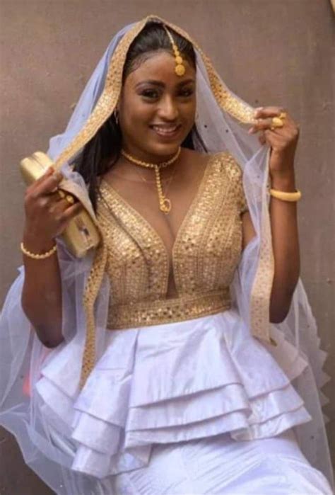 Pingl Par Amy Traor Sur S N Galaise Robes De Mari E Africaine Tenue Mariage Traditionnel