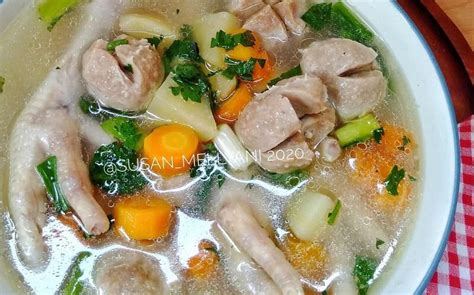 Siapa yang bisa menolak lezatnya semangkuk sup buntut kuah bening saat kumpul keluarga? 5 Resep Kuah Bakso Ayam Terenak, Dikreasikan dengan Jamur ...