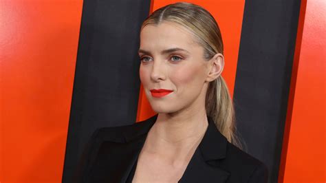 Betty Gilpin Talks Glows Final Season Playing Ann Coulter Variety
