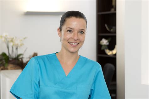 Praxisteam Der Zahnarztpraxis Dr Christine Riederer Und Kollegen In