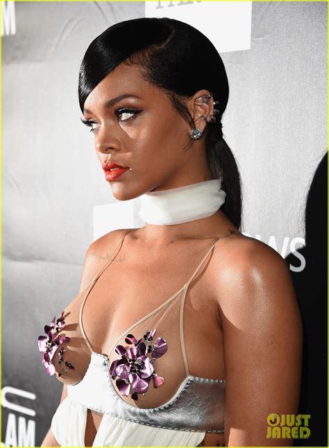Rihanna Spends 135000 On Amfar Gala Auctions Photo 3230510 2014