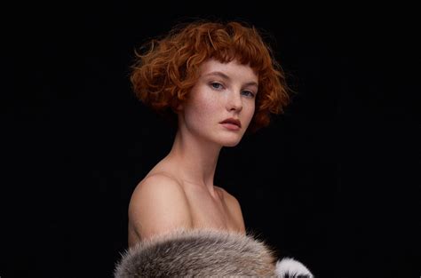 Good Musics Kacy Hill Is A Fashionable And Edgy Pop Singer You