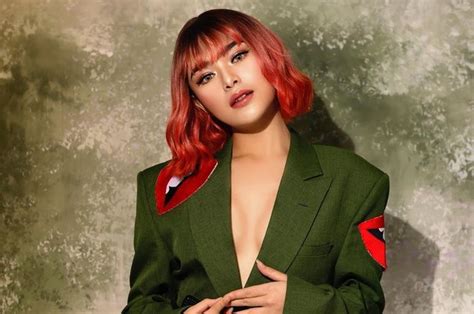 Amanda manopo kembali menghebohkan dunia maya ketika berpose menggoda dengan nuansa mata sayu tanpa tersenyum, amanda menjelaskan bahwa foto tersebut sama dengan rasa sakit. Resmi Putus, Amanda Manopo Foto Seksi Pamer Belahan Dada ...