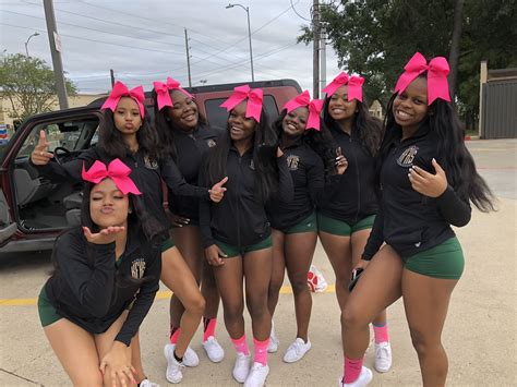 pin by deaunna 🪐 on goals black cheerleaders cheer outfits cheer team pictures