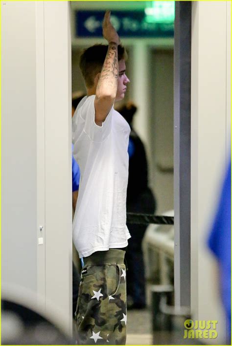 justin bieber s pants slide down super low at airport security photo 3096158 justin bieber