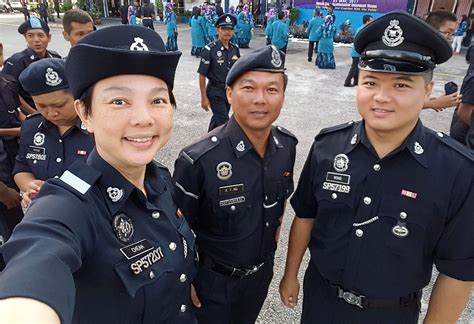 Malaysia Polis Ranking Malaysian Police Say A Prayer During A Parade To Celebrate The Force S