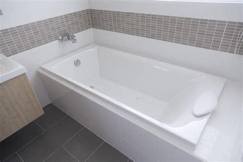 When the plumber replaces a tap for you, they may notice that the drain system and pipes are significantly clogged again, these are found in bathrooms and kitchens and are the usual choice for bathtubs. 2020 Bathtub Liners Cost | Acrylic Tub Inserts & Fitting ...