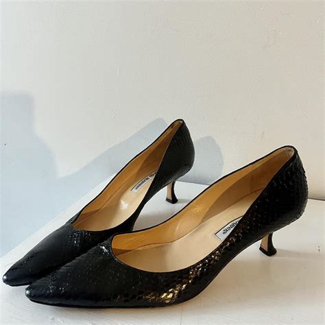 Manolo Blahnik black kitten heel 🖤 classic black... - Depop