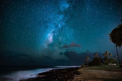 Milky Way Crossing The Night Sky In Kauai County Hawaii Usa Free