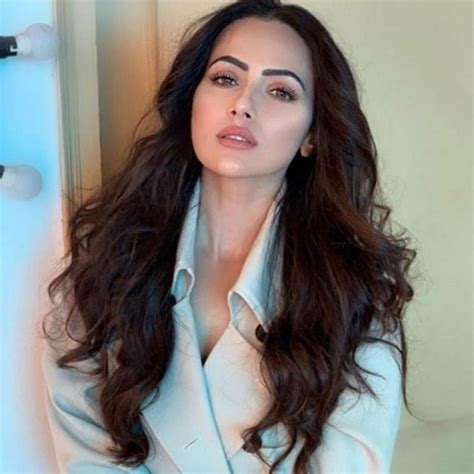 Famous Muslim Indian Actress Sana Khan Quits Showbiz Showbiz And Fashion