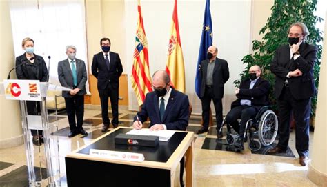 El Gobierno de Aragón suscribe junto a los agentes sociales una