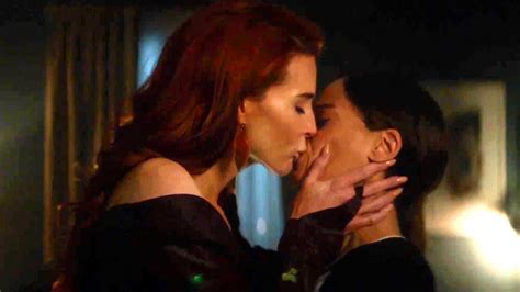 Batwoman 3x08 Kiss Scenes Renee Montoya And Poison Ivy Victoria Cartagena And Bridget