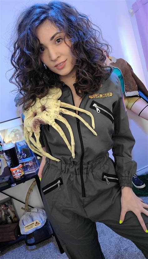 Melonie Mac ️🎮💛 On Twitter How Do You Befriend A Facehugger You Feed