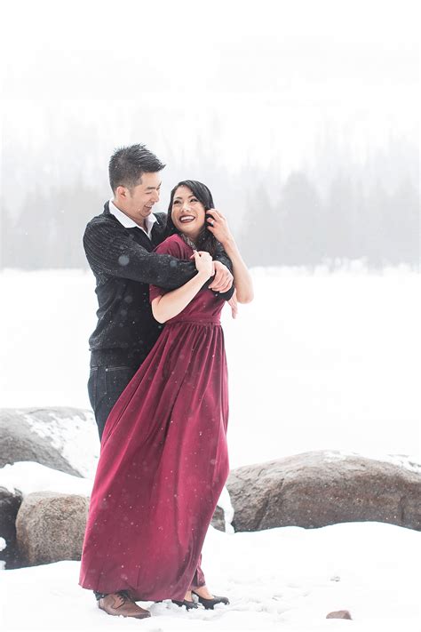 jaclyn-rob-s-tahoe-winter-engagement-session-amanda-wei-photo