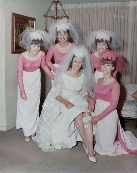 47 Glamorous Photos Show That Bridesmaids From The 1960s Were So Pretty Wedding Gowns Vintage