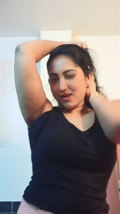 tamil malayalam serial actress harisree sexy boobs in black tshirt