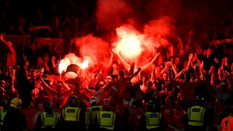 Kisruh Fans Uefa Siap Hukum Arsenal Koln Goal Com Indonesia