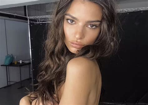Emily Ratajkowski Remembers Being Called Too Sexy At The Age Of Only Eminetra South Africa