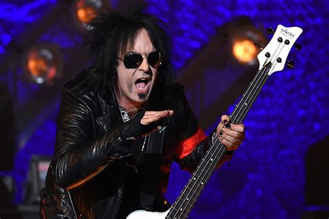 Motley Crues Nikki Sixx Apologizes Says Sexual Assault Story In ‘the