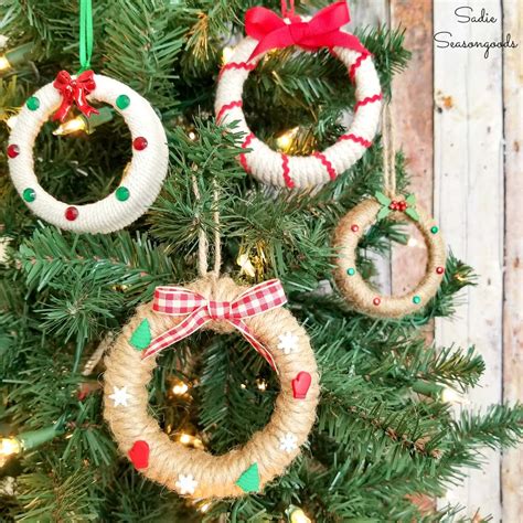 Mini Christmas Wreaths From Mason Jar Lids As Diy Ornaments