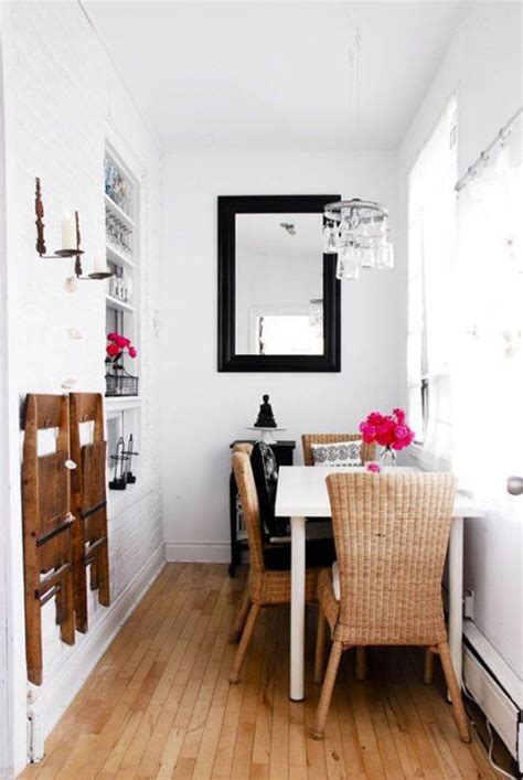 Meja lipat dinding ini cocok untuk kamu yang tinggal di unit apartemen, karena selain menambah kesan elegan, bisa juga untuk menghemat penggunaan ruang. Ini Cara Buat Ruang Makan Minimalis Agar Jadi Pusat ...