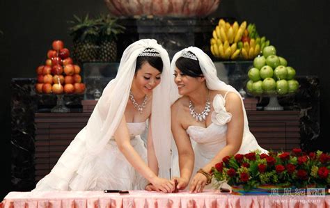 The China Watch First Lesbian Buddhist Wedding In Taiwan Buddhist Wedding Lesbian Wedding