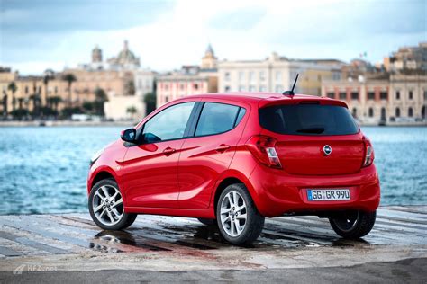 Poté absolvoval vyučení jako číšník, v roce 1981 složil závěrečnou učňovskou zkoušku. Opel Karl Bilder. Kleinstwagen unter 10000 Euro