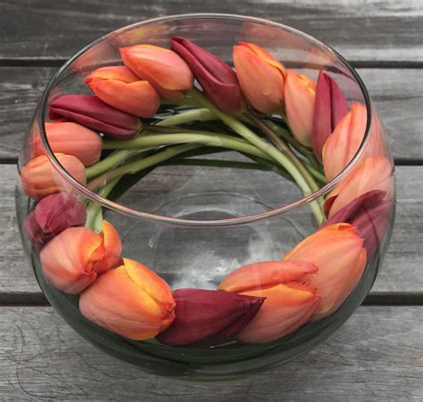 Glass Bowl Full Of Tulips Fresh Flowers Arrangements Flower Arrangement Designs Spring