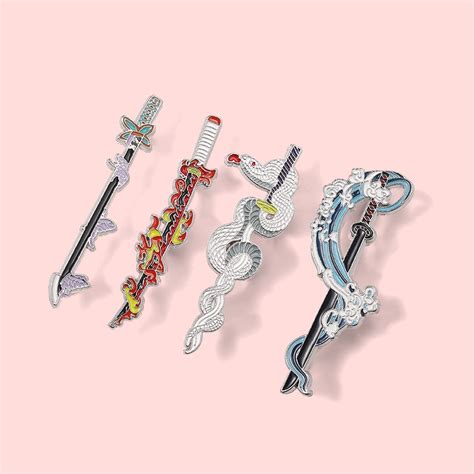 Demon Slayer อาวุธเคลือบ Pins อะนิเมะดาบเข็มกลัดโลหะสําหรับผู้หญิง